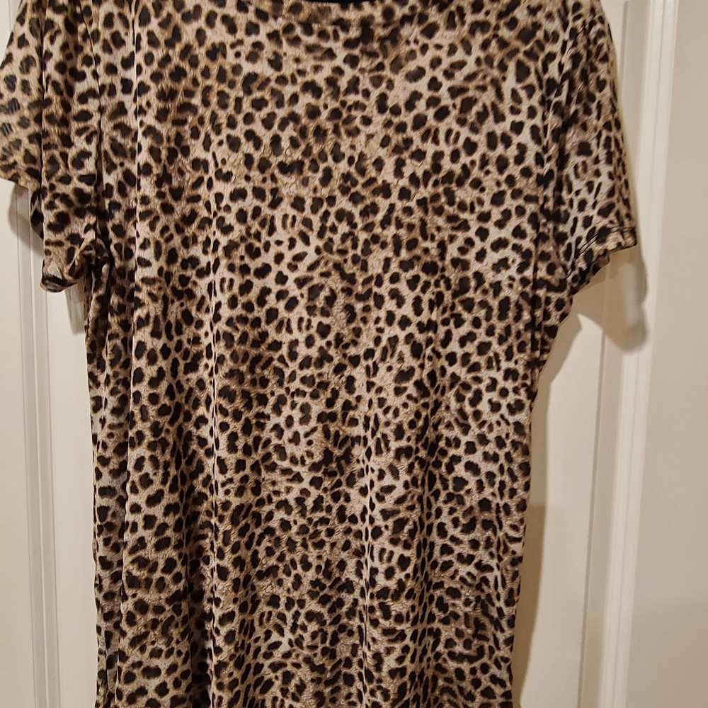 Torrid Leopadd Print Short Sleeve Top *NWOT*